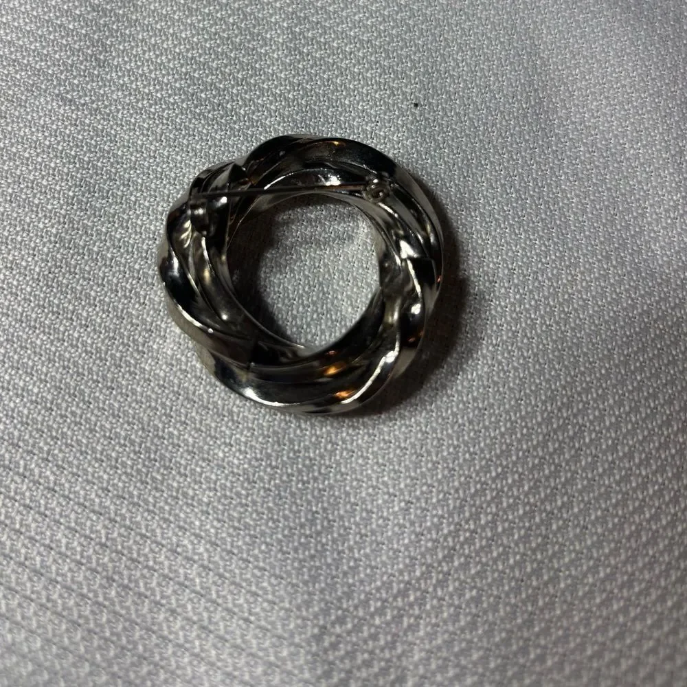Vintage Silvertone Round Brooch Excellent Preloved Condition